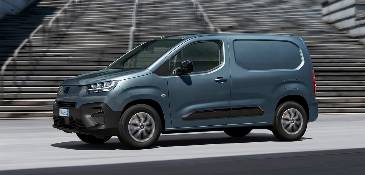 Fiat Professional Fiorino in blau