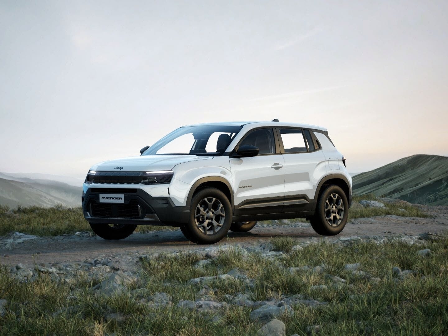Weisser Jeep Avenger Longitude in Frontansicht vor einer weitläufigen Berglandschaft.