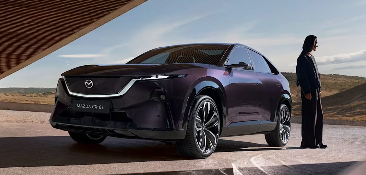 Mazda CX-6e in lila