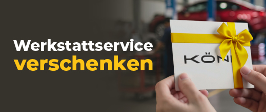Eine Frau mit einem Werkstattgutschein